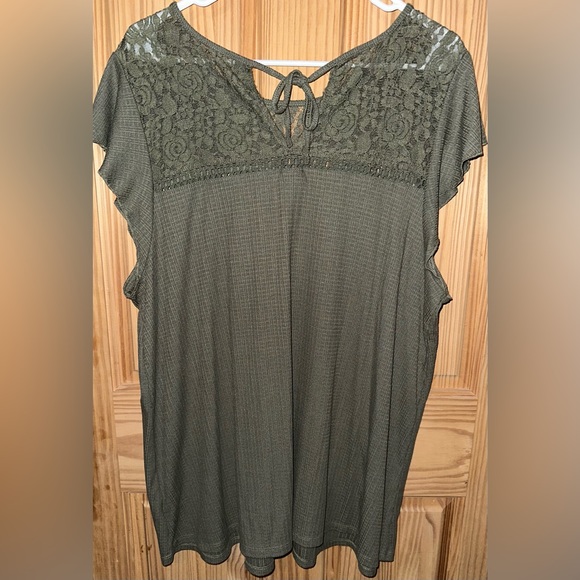 Plus Size TORRID OLIVE GREEN TEXTURED TIE-BACK LACE YOKE SMOCKED TOP - Picture 4 of 6
